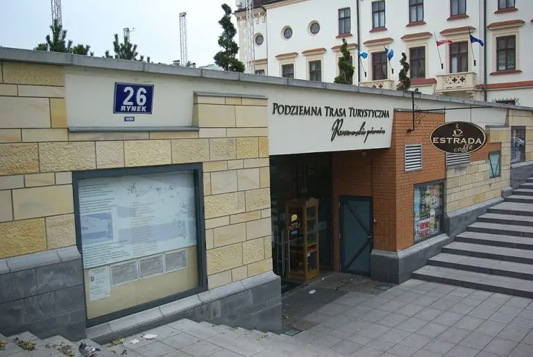 Wejście do Podziemnej Trasy Turystycznej